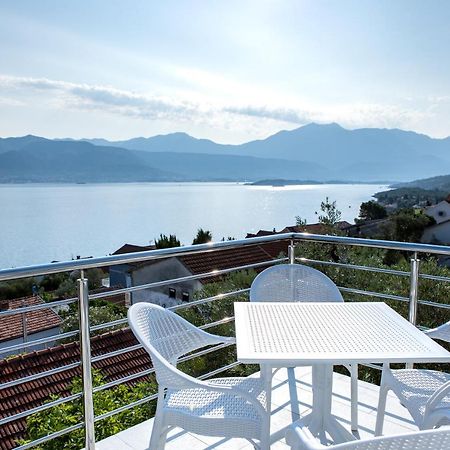 Boka 2 Apartment Krasići Bagian luar foto