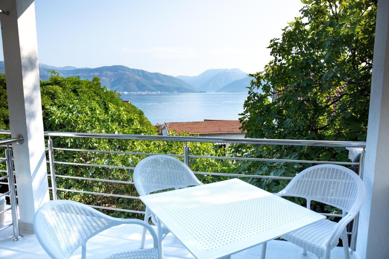 Boka 2 Apartment Krasići Bagian luar foto