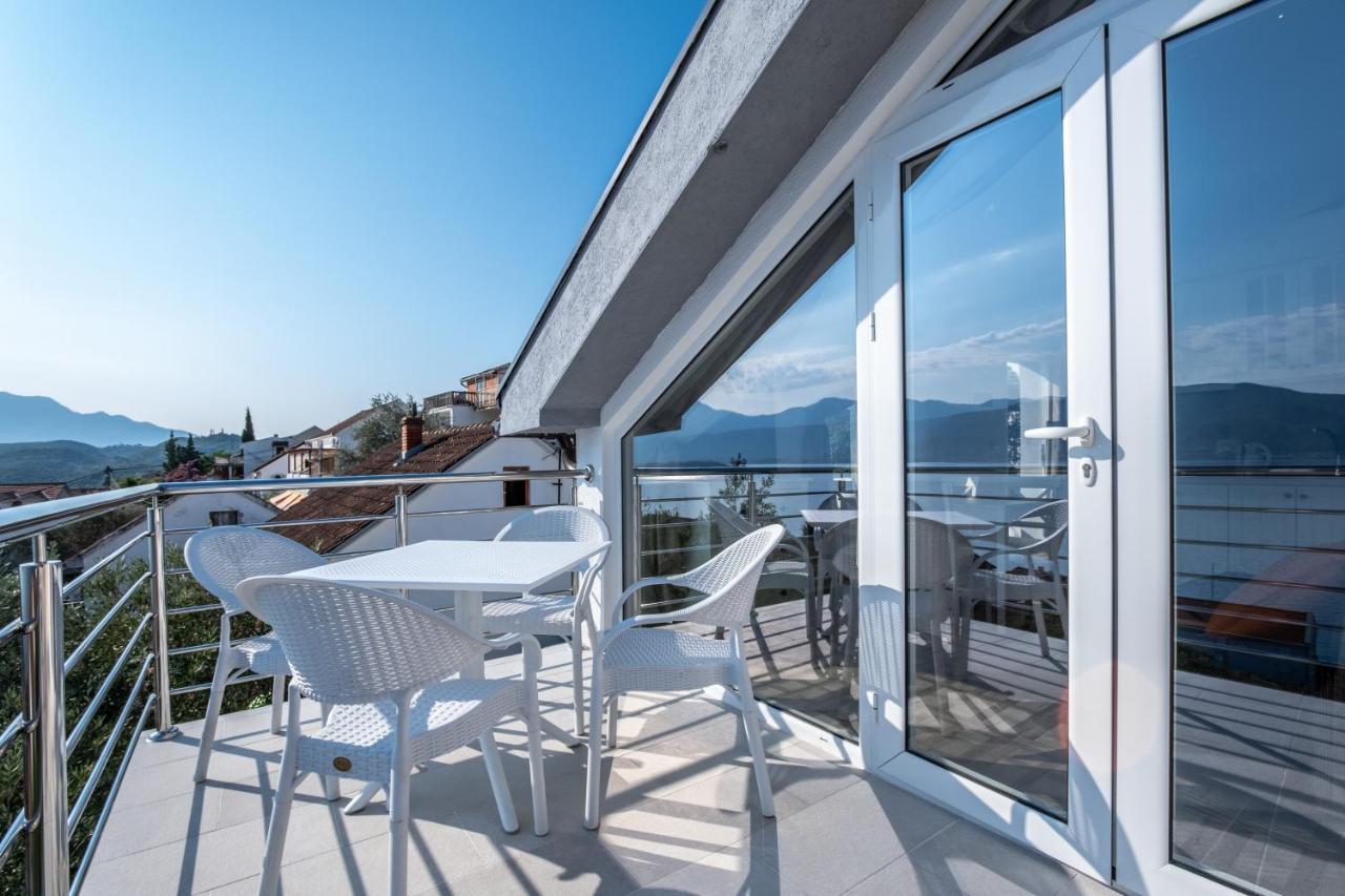 Boka 2 Apartment Krasići Bagian luar foto