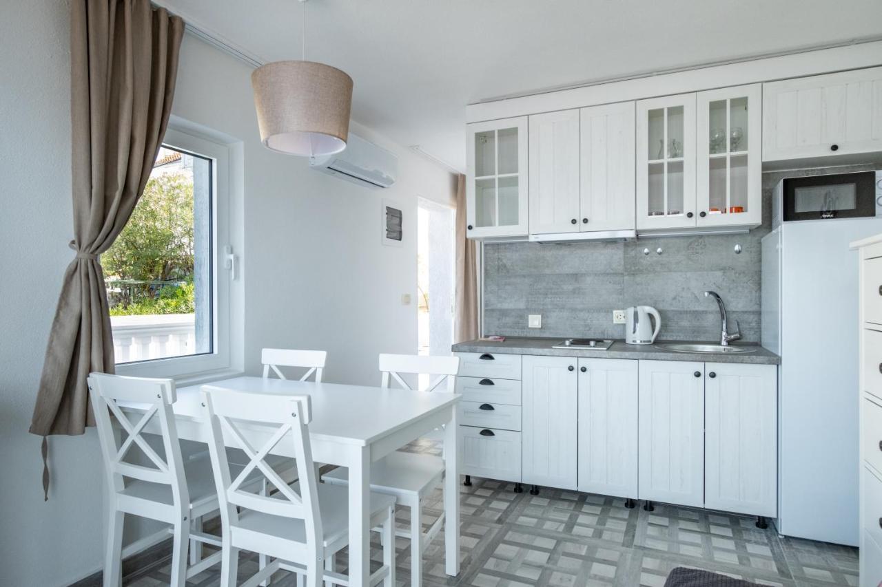 Boka 2 Apartment Krasići Bagian luar foto