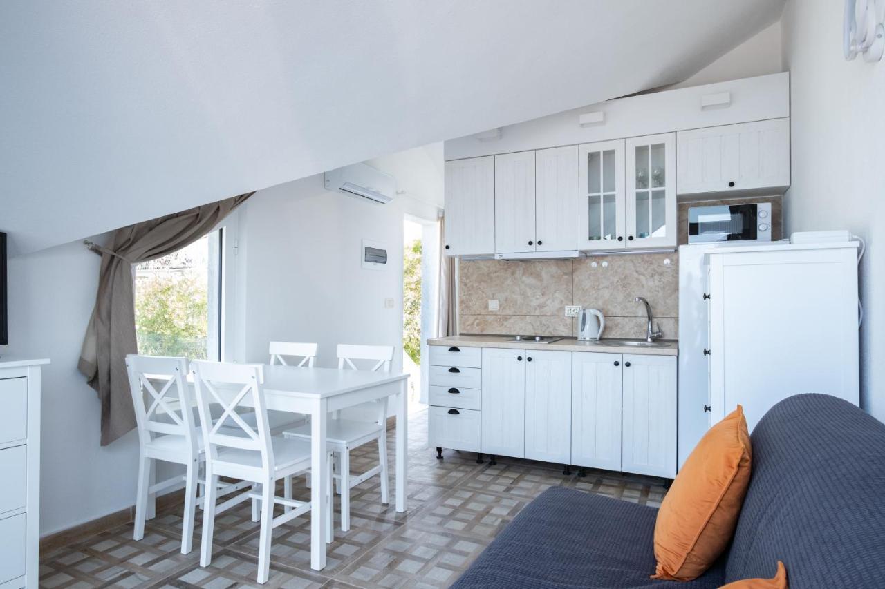 Boka 2 Apartment Krasići Bagian luar foto
