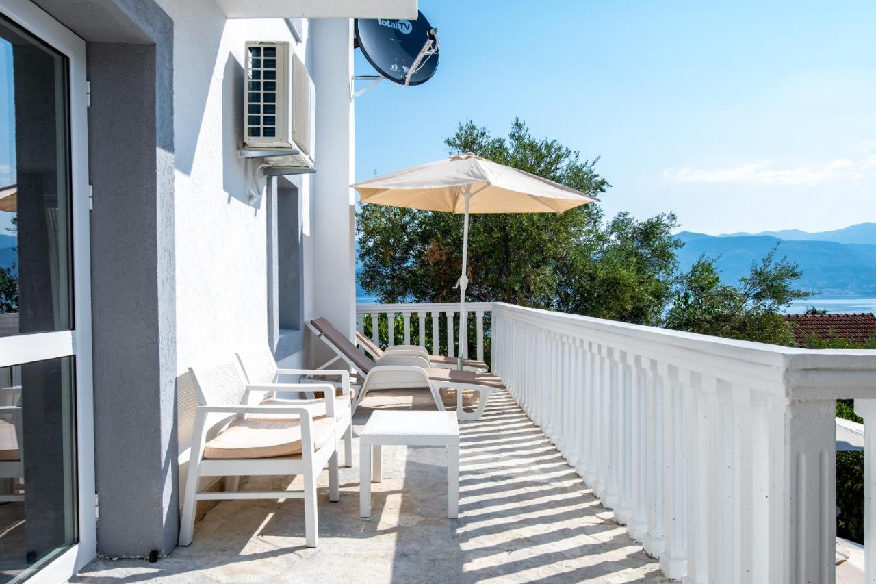 Boka 2 Apartment Krasići Bagian luar foto