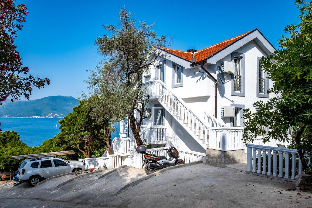 Boka 2 Apartment Krasići Bagian luar foto