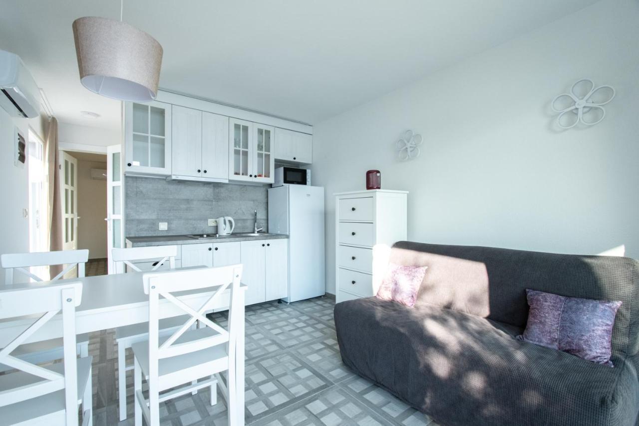 Boka 2 Apartment Krasići Bagian luar foto