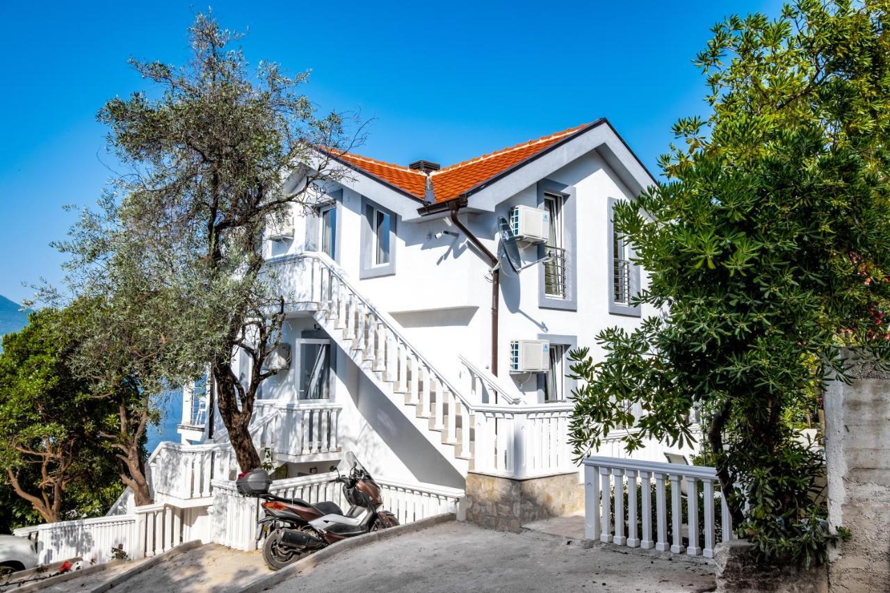 Boka 2 Apartment Krasići Bagian luar foto