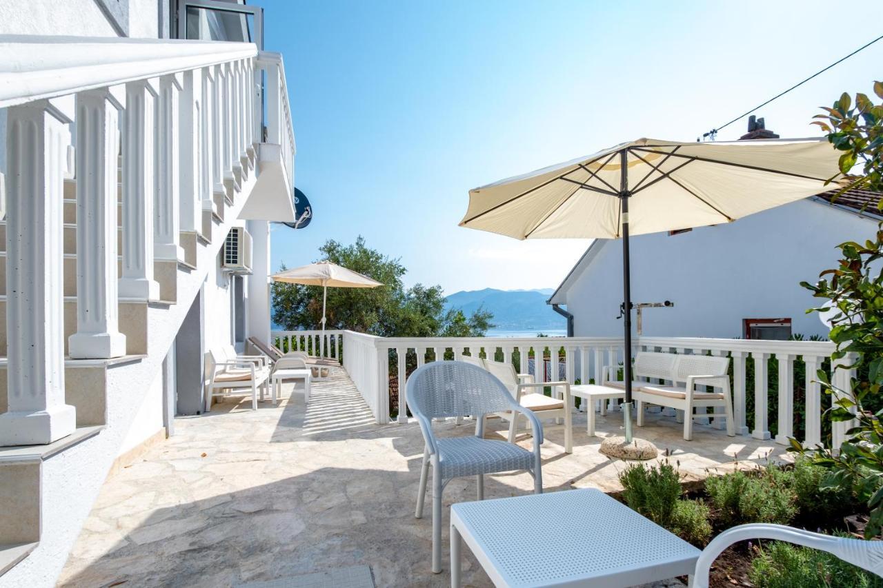 Boka 2 Apartment Krasići Bagian luar foto