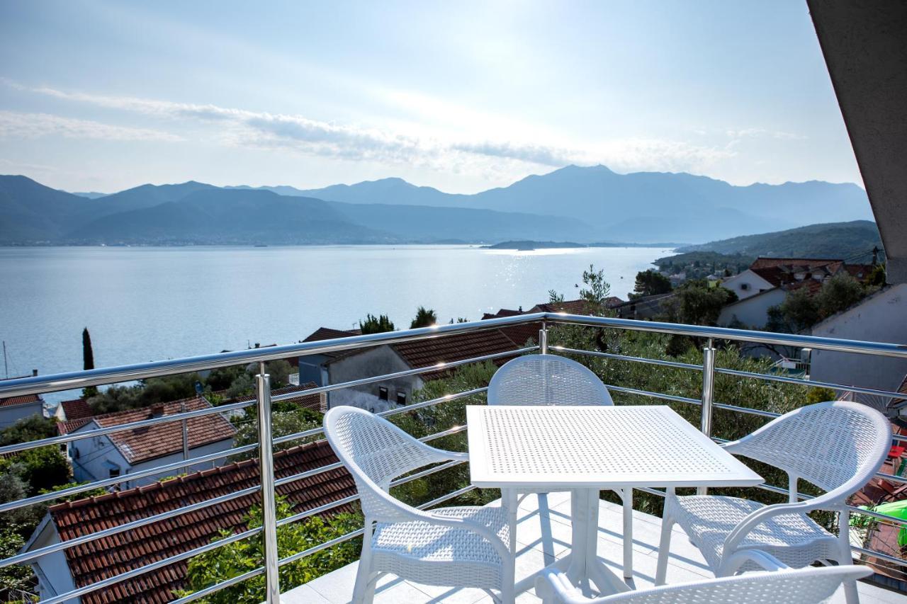 Boka 2 Apartment Krasići Bagian luar foto