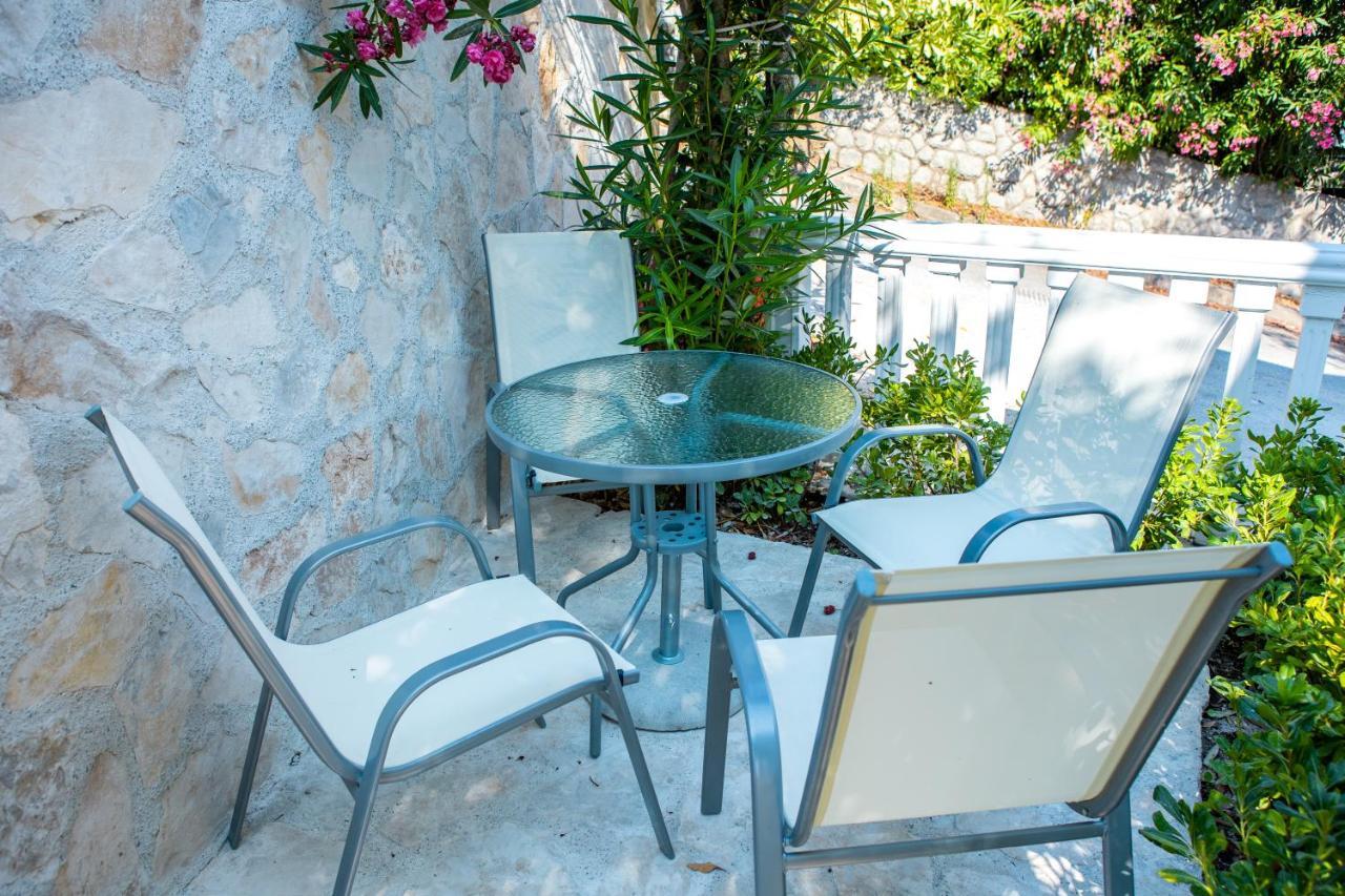 Boka 2 Apartment Krasići Bagian luar foto
