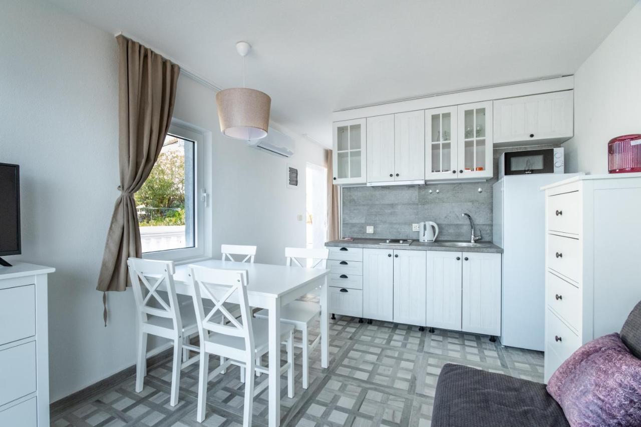 Boka 2 Apartment Krasići Bagian luar foto