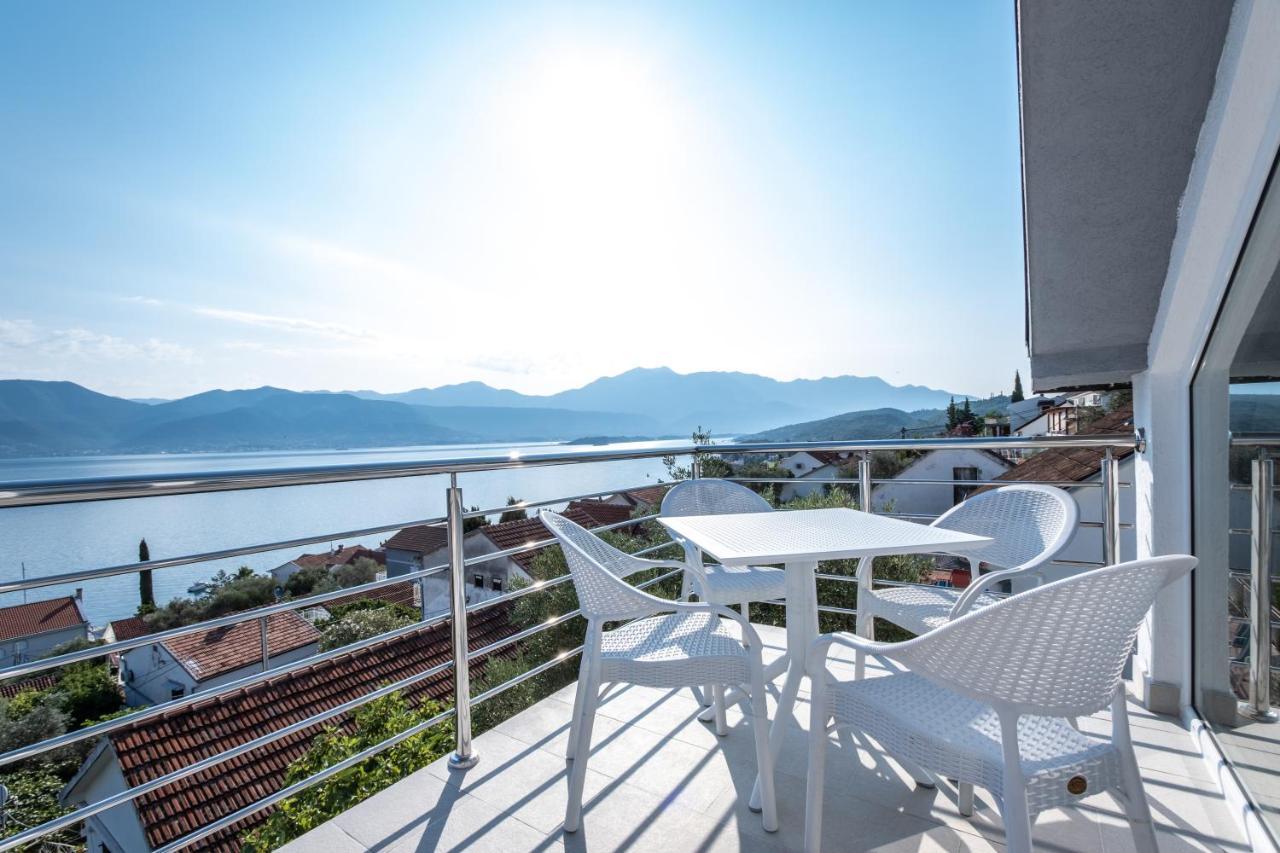 Boka 2 Apartment Krasići Bagian luar foto